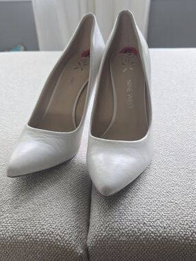 Nine West White Pointed Toe Pumps